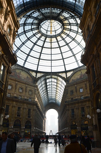 [Milan-covered-shopping24.jpg]