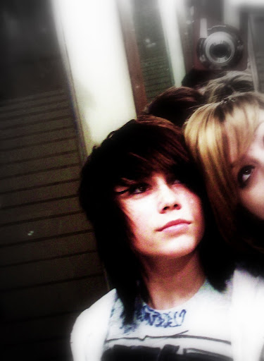 Emo Hairstyles for Girls with Medium Hair-59