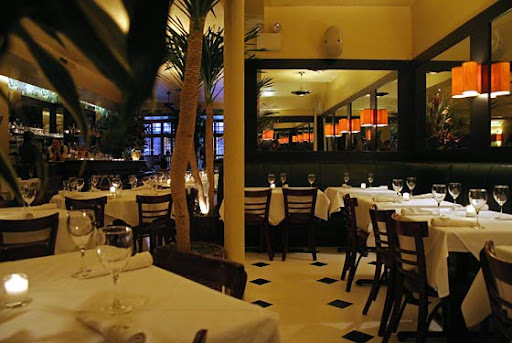 Check out the black and white tiles in this photo -- it's such a classic pattern with the perfect colors.