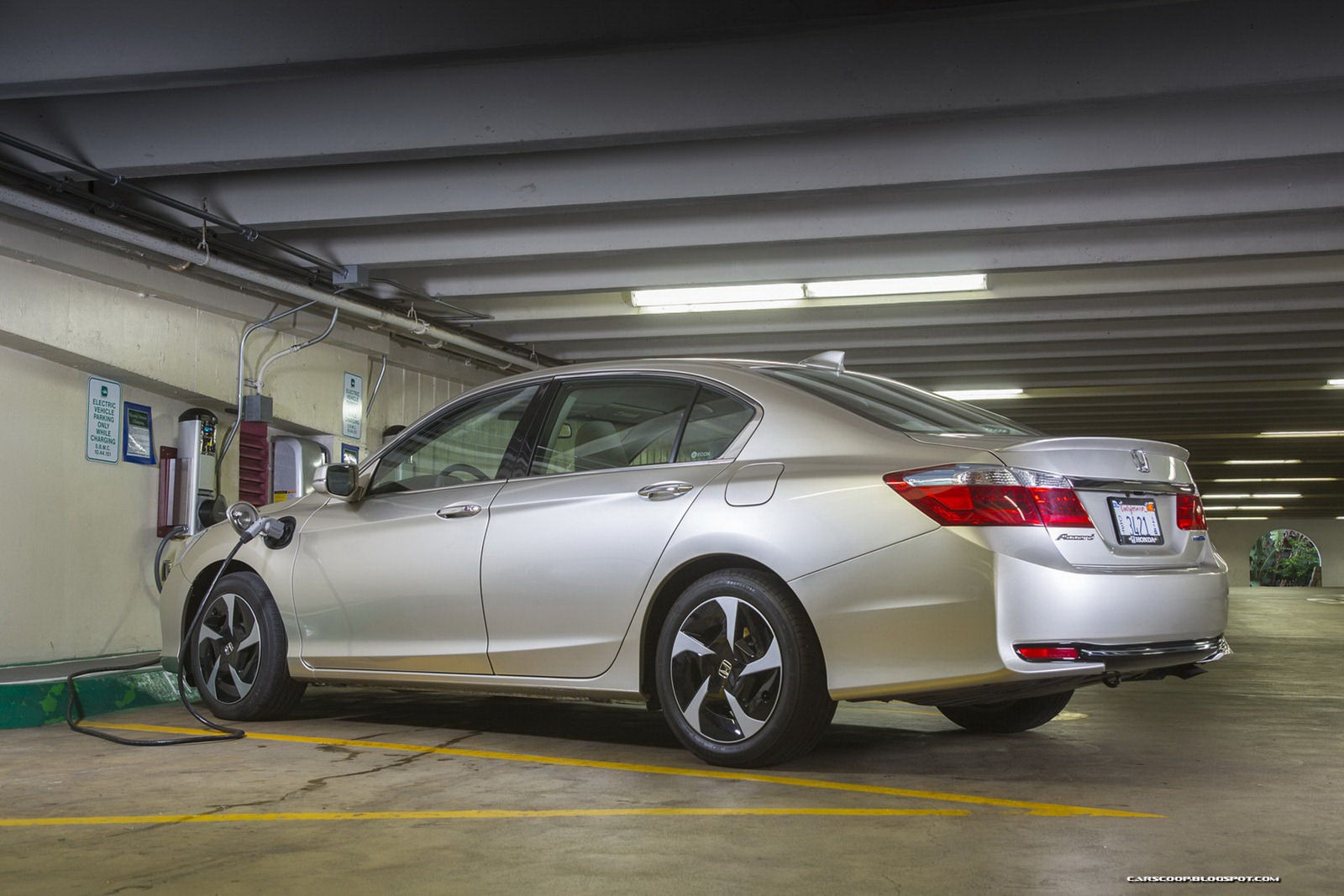 [2014_Honda_Accord_PHEV_195_%255B2%255D.jpg]