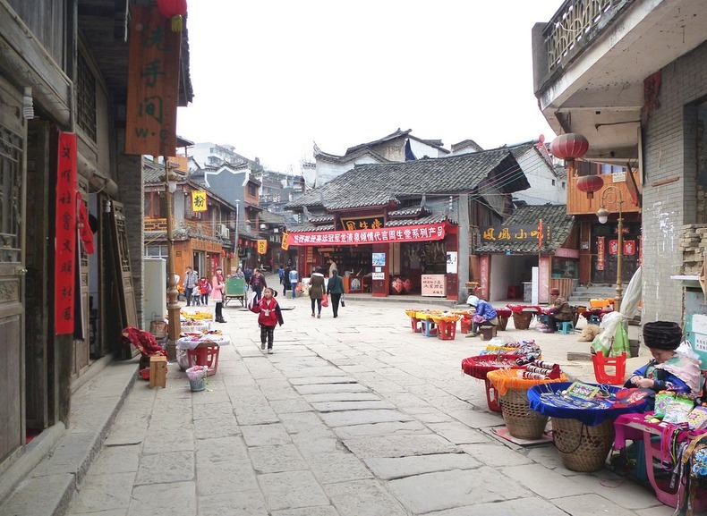 «فنغهوانغ» .. مدينة توقف فيها الزمن  Fenghuang-1%25255B6%25255D