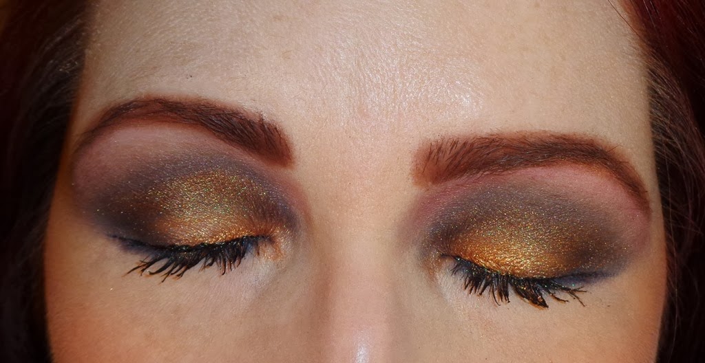 [close%2520up%2520of%2520eyes%2520with%2520bellapierre%2520shimmer%2520powders%255B5%255D.jpg]