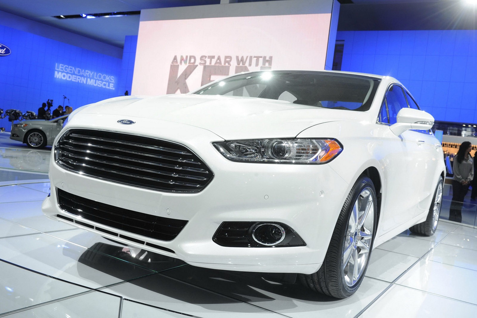 [2013-Ford-Fusion-Mondeo-8%255B2%255D.jpg]
