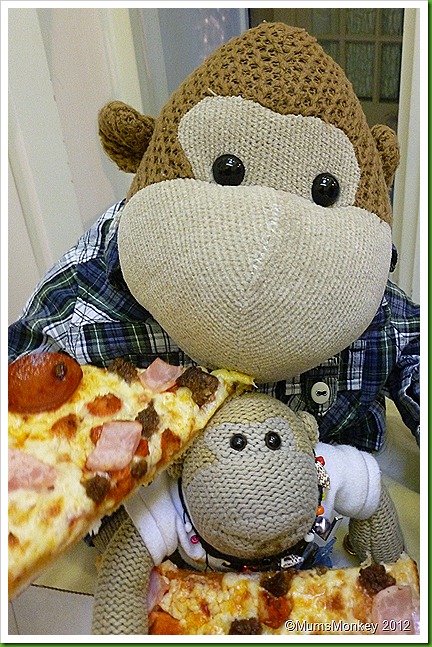 Pizzarelli's Pizza nom nom nom Pizzarelli's Pizza nom nom nom