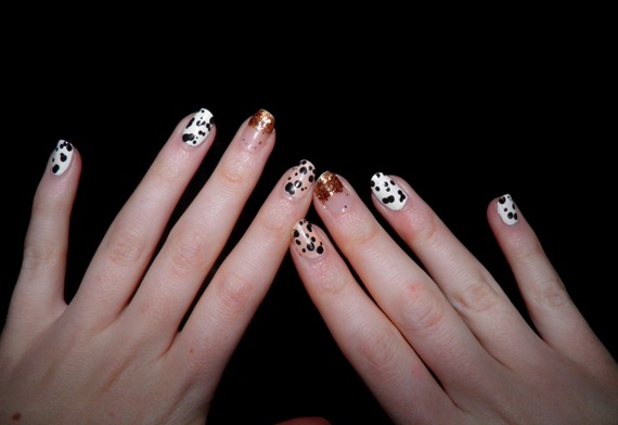 DALMATIAN GLITTER NAILS 5