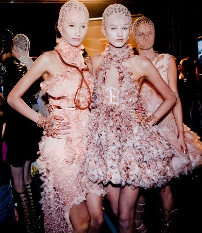 [alexander-mcqueen-rtw-ss2012-candids%255B6%255D.jpg]