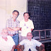 Foto tirada na casa do tio Waldir, por volta de 1995. Da esquerda para a direita: Sentados-Tios Waldir e William. De pé: Joaquim e Bassalo.
