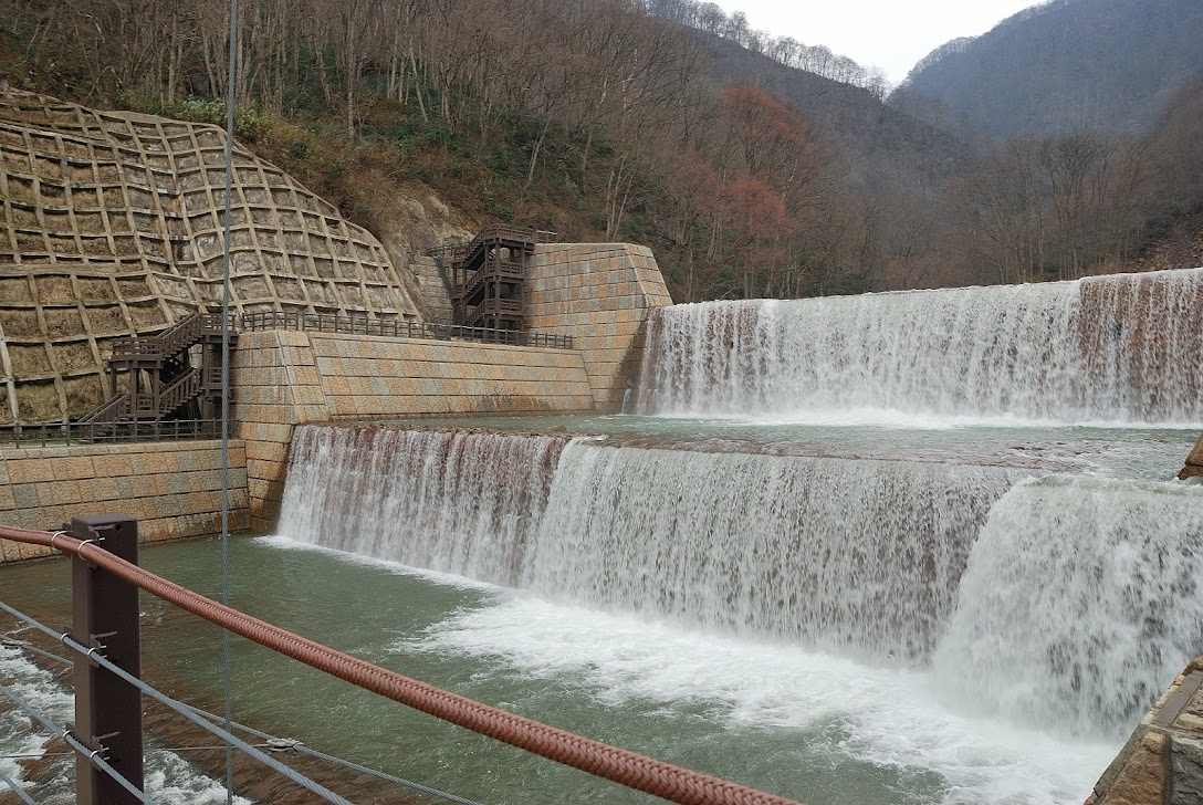 苗名滝下流の堰堤 niigata01_a_6.jpg
