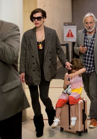 [Milla%252BJovovich%252BOuterwear%252BBlazer%252BZrgKIzhVweLl%255B3%255D.jpg]