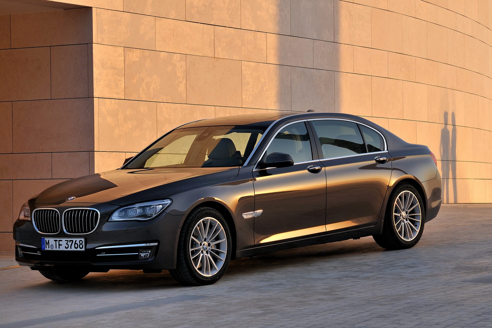 2013-BMW-7-Series-FL31[2].jpg