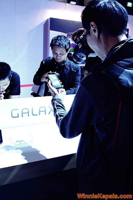 [2011-11-09%2520Galaxy%2520Note%2520World%2520Tour%2520SEA%2520142%255B4%255D.jpg]