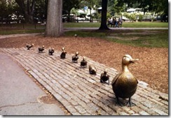Make_way_for_ducklings_statue