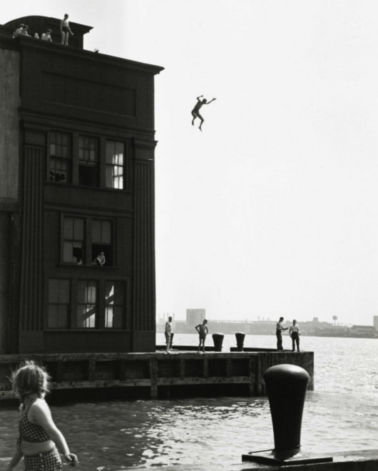 [ruth-orkin-boy-jumping-into-hudson-river-1948%255B12%255D.jpg]