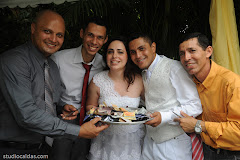 Fotos do evento Ana Carolina + Heron. Foto numero 0091 do Studio Caldas, do Rio de Janeiro, RJ. Lincoln Caldas e equipe fazem fotos de casamento (fotografias de casamentos), fotos de making-of (making of de noiva), fotos em estudio (ensaios fotograficos), fotos de casal (ensaios fotograficos de e-session), fotos de familia, videos de casamento (filmagem de casamentos), videos de making-of e clipes de casamento. Fotojornalismo e videojornalismo no Rio de Janeiro, RJ. fotos casamento rio de janeiro fotografias casal rj foto eventos familia noiva ensaio fotografico videos galeria noivas fotografo evento casar retrato fotografía fotografia e filmagem bolos casamentos festa penteados para