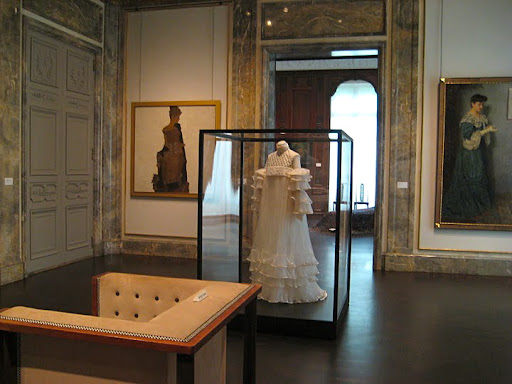 Viennese fashions were also included in the exhibition.