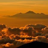 Gn Rinjani just after sunrise, 85km to the east, as seen from Agung, Bali (Wolfgang Piecha, June 2011)