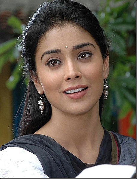 Shriya Saran @ Rowthiram Movie Stills