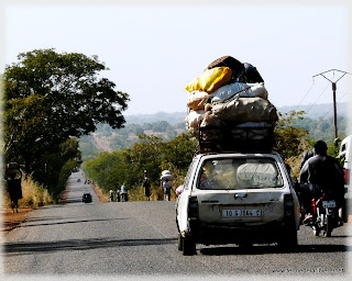 Chargement ordinaire sur la route de Bobo