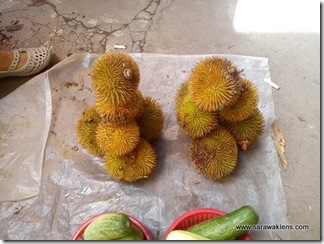 durians_sarawak_market_2