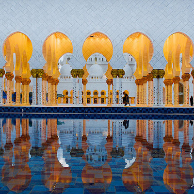 Sheikh Zayed MosqueAbu Dhabi, UAEDecember 2008Dr. UAE © 2008. All rights reserved.Images may not be copied, downloaded, or used in any waywithout the expressed, written permission of the photographer.<br> © Dr UAE<br> 3189673186.jpg