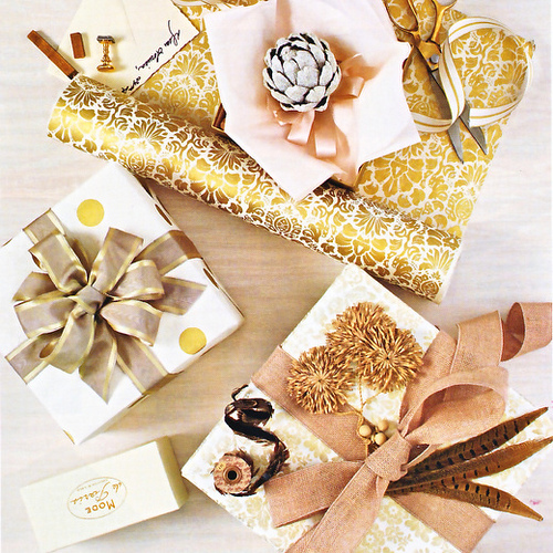 These gifts are wrapped so beautifully and I especially like the feathers. (cocoandkelley.blogspot.com) These gifts are wrapped so beautifully and I especially like the feathers. (cocoandkelley.blogspot.com)