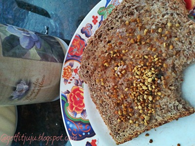 [bee%2520pollen%2520toast%255B3%255D.jpg]