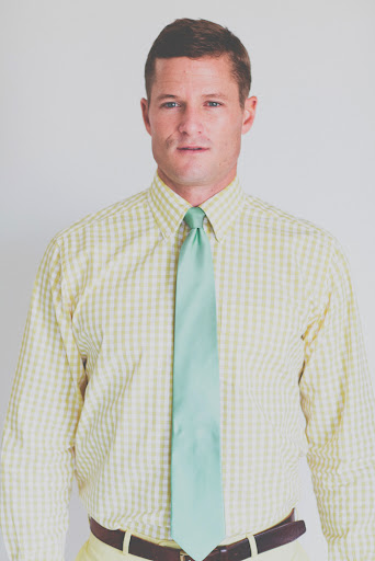 Combine a yellow gingham shirt with a mint tie to get a summer-ready look.
