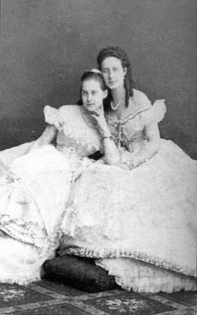 Olga y su madre Alejandra Josipovna Olga y su madre Alejandra Josipovna