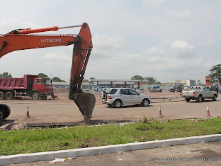 Une vue de rond point Molard ce 10/05/2011 à Kinshasa, lors des travaux d'élargissement des routes. Radio Okapi/ Ph. John Bompengo