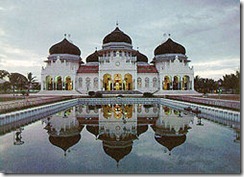 250px-Banda_Aceh's_Grand_Mosque,_Indonesia