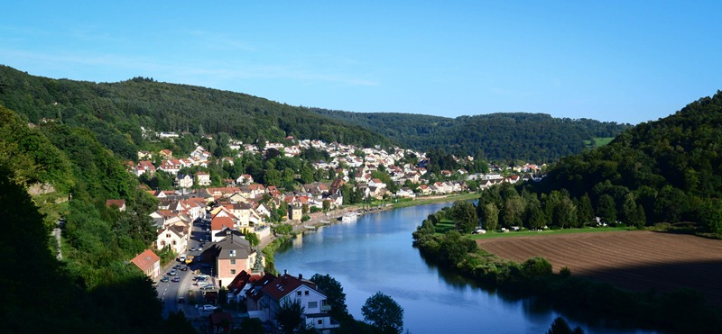 [4-castle-view3.jpg]