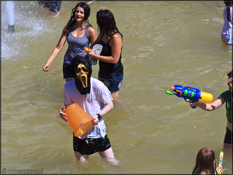 il/Настоящее мочилово в центре Тель Авива (20110701 ta water war 033 6751)