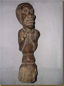 Patung pria primitif Patung pria primitif
