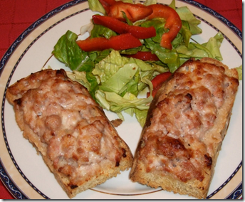 Crostini salsiccia e stracchino 