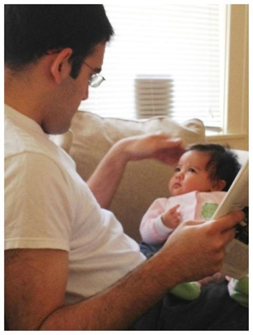 [reading%2520with%2520daddy%255B2%255D.jpg]