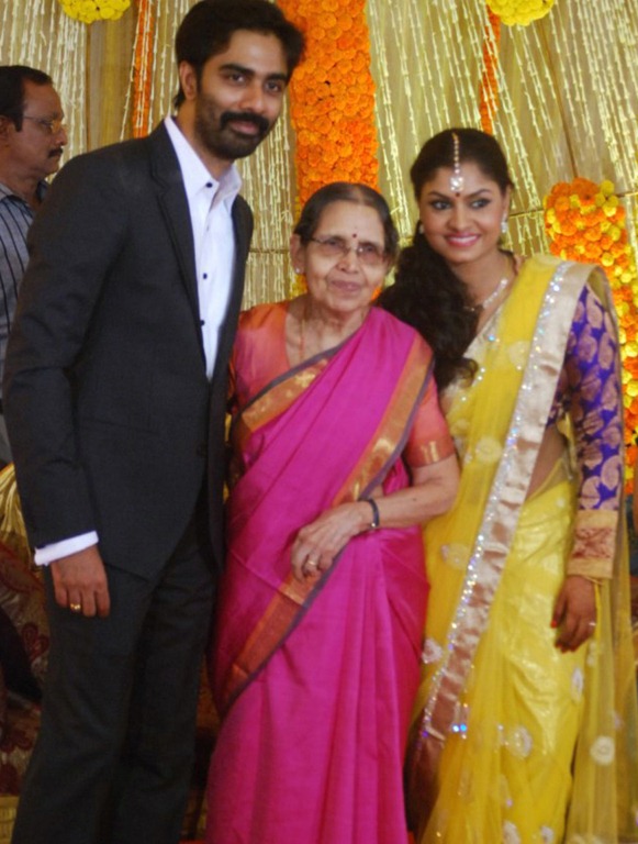 [tamil_actor_veera_bahu_wedding_reception_pics%255B3%255D.jpg]