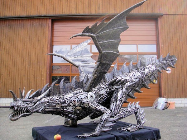 [dragon-statue-life-size-scrap-metal-.jpg]