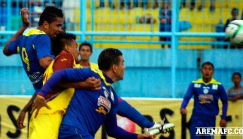 Poin Penuh Arema Cronus Atasi Sriwijaya FC (2-0)