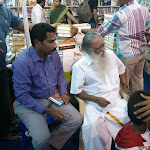 எழுத்துச்சித்தர் பாலகுமாரன் - கையெழத்து போட்டுத்தருகிறார். IMG_20130113_185901.jpg