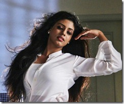 Actress Iniya Hot in Kan Pesum Varthaigal Latest Photos