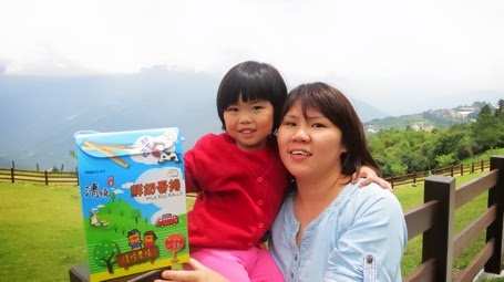 yining-and-mummy-1.JPG Yining and Mummy posing with the egg rolls we bought.