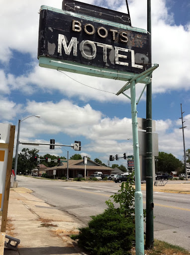 The Boots Motel, on the corner of Garrison and Central in Carthage, Missouri. (Photo credit: Rebekah Clark)