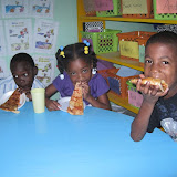 Ricardo, Ana Wendy and Warner love pizza!