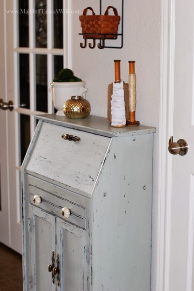 entry way mail keys and junk control center.jpg Entry way mail keys and junk control center