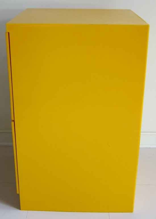 [Yellow-cabinet-side7.jpg]