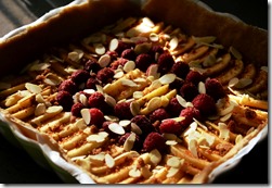 Tarte pommes framboises amande (1) Tarte pommes framboises amande (1)