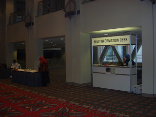 The best job at the Convention was at the "Help" desk. Plenty of chilling there.