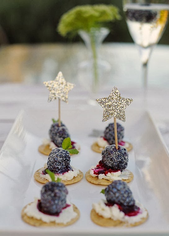 blackberry goat cheese crackers