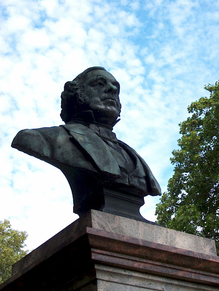 Statue of Henrik Borgström