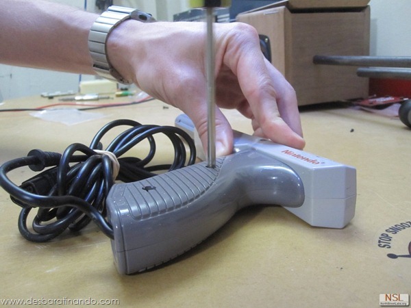 nintendo-zapper-laser-desbaratinando (2) nintendo-zapper-laser-desbaratinando (2)